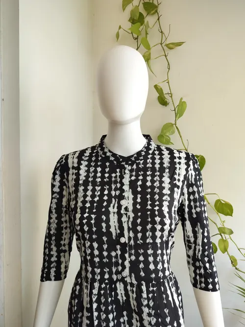 Cotton Layered Back - Black & White